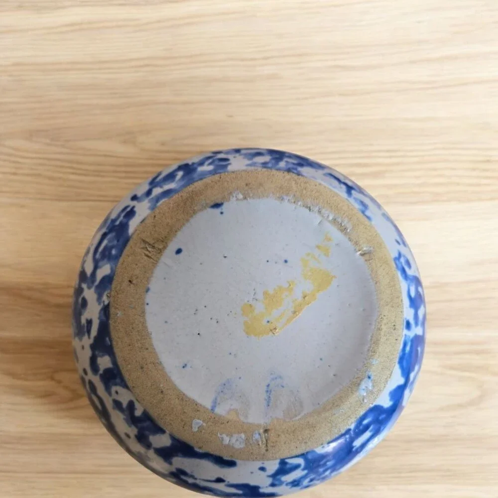 VINTAGE STONEWARE BLUE SPONGEWARE SPITOON/CUSPIDOR